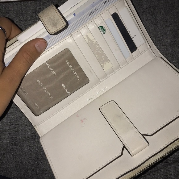 Michael Kors wallet/wristlet - Picture 1 of 6